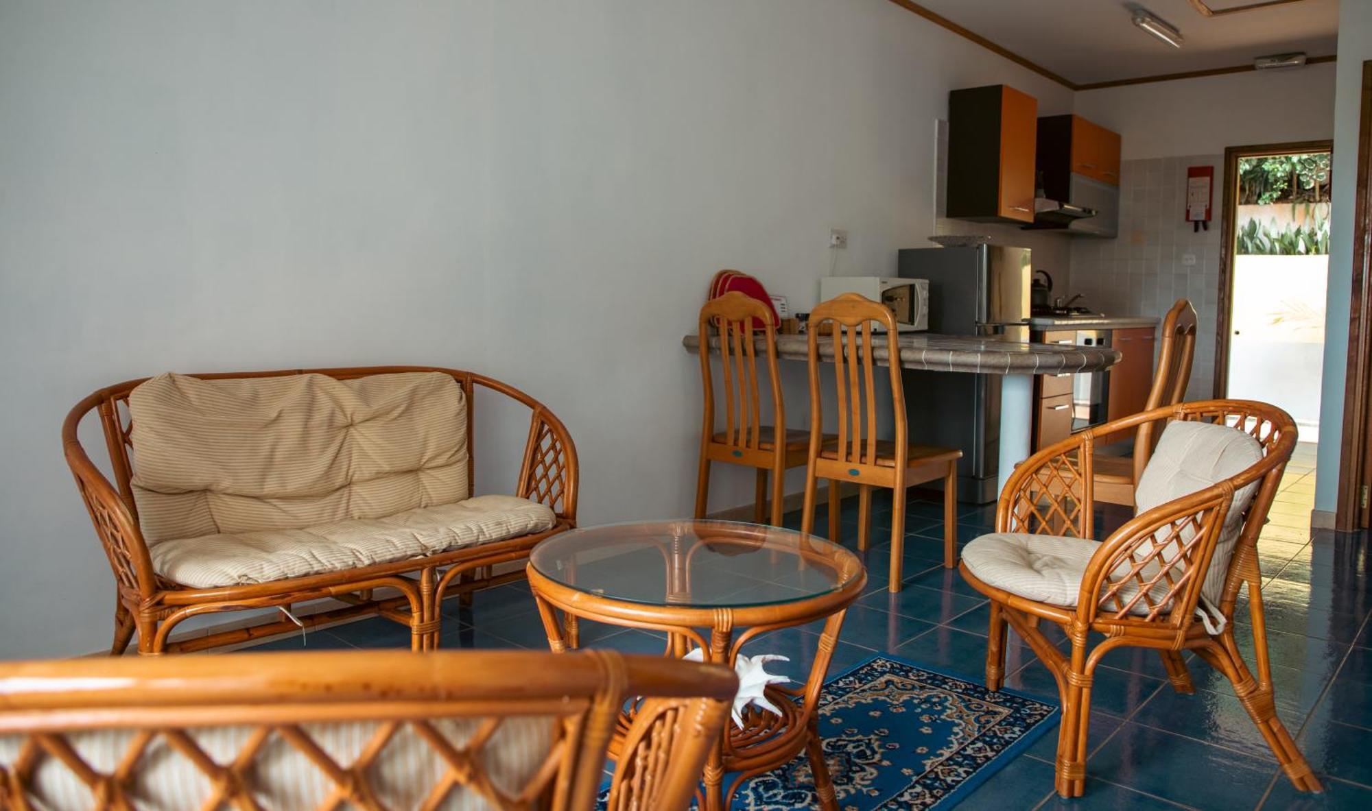 Cavern Apartments Баи-Сейнт-Энн Экстерьер фото