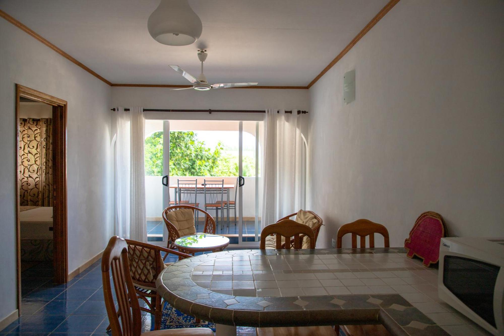 Cavern Apartments Баи-Сейнт-Энн Экстерьер фото