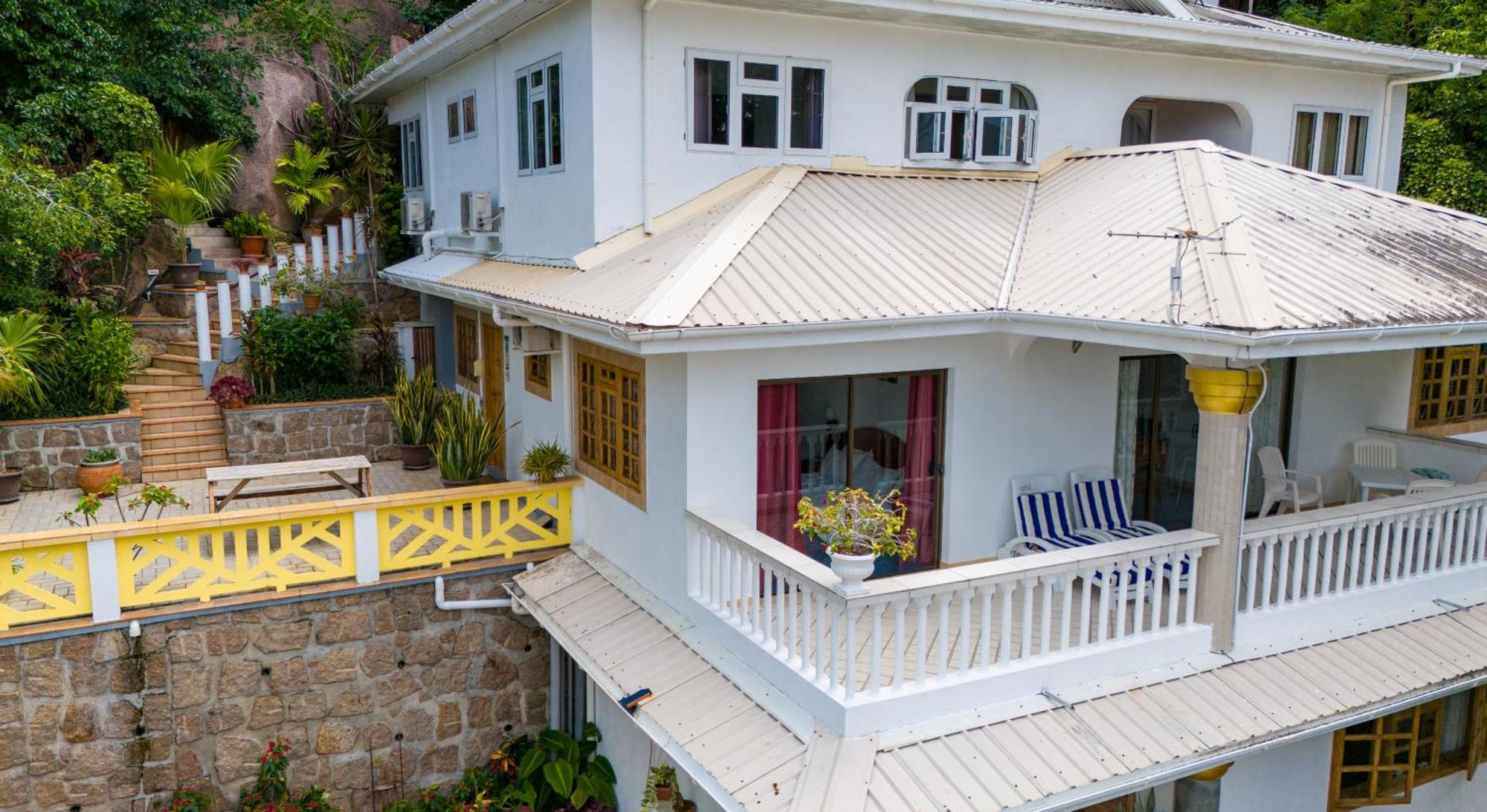 Cavern Apartments Баи-Сейнт-Энн Экстерьер фото
